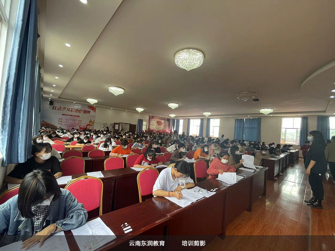 我校五月份第二批保育員考試現場 我校五月份第二批保育員考試現場