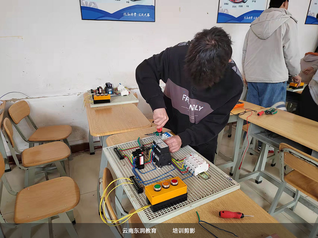 ��У늹��C���ٽ̌W��Ӗ