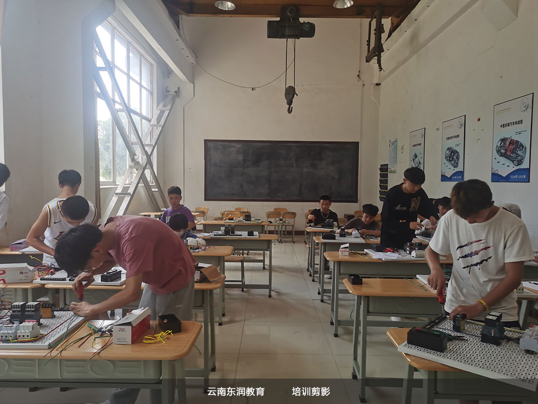 ��У늹��C���ٽ̌W��Ӗ