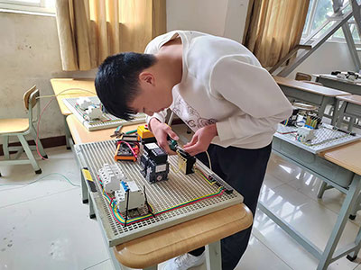 ��У늹��C�W(xu��)�T��(sh��)�٬F(xi��n)��(ch��ng)