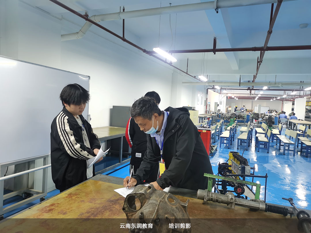 我校五月份汽車維修師實操培訓 云南東潤培訓學校五月份汽車維修師實操培訓