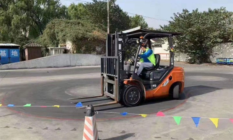 ����������܇��Ӗ(x��n)���ļҌW(xu��)У�ã�